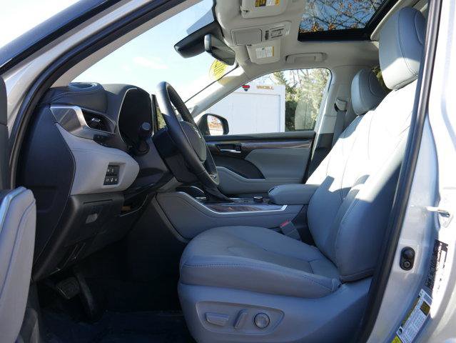 Used 2021 Toyota Highlander Limited image 13