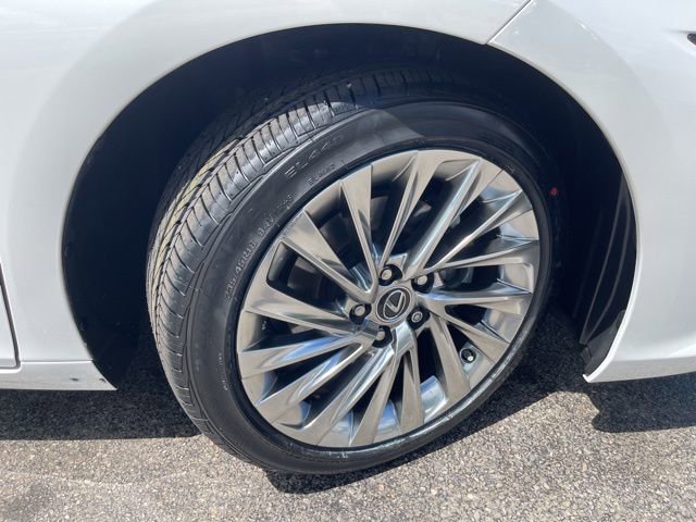Used 2023 Lexus ES 300h Ultra Luxury w/ Accessory Package (Z1) FWD image 59