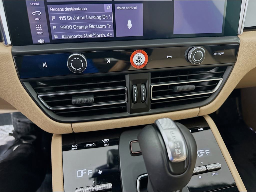 Certified 2026 Porsche Macan image 18