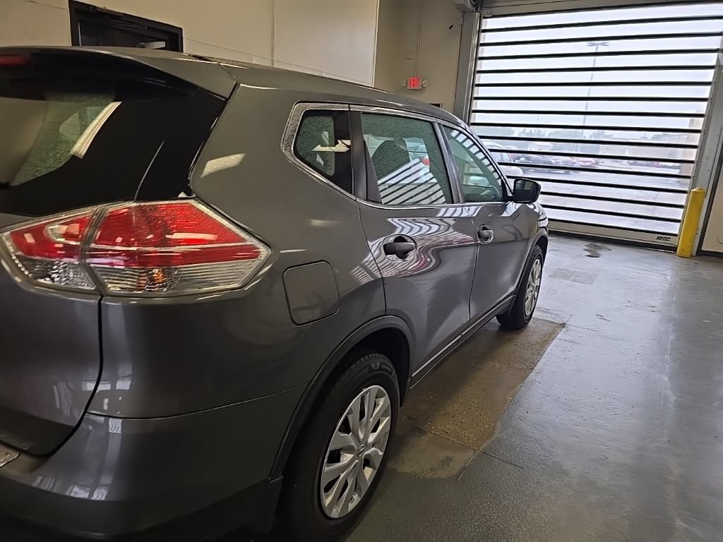 Used 2016 Nissan Rogue S FWD image 3