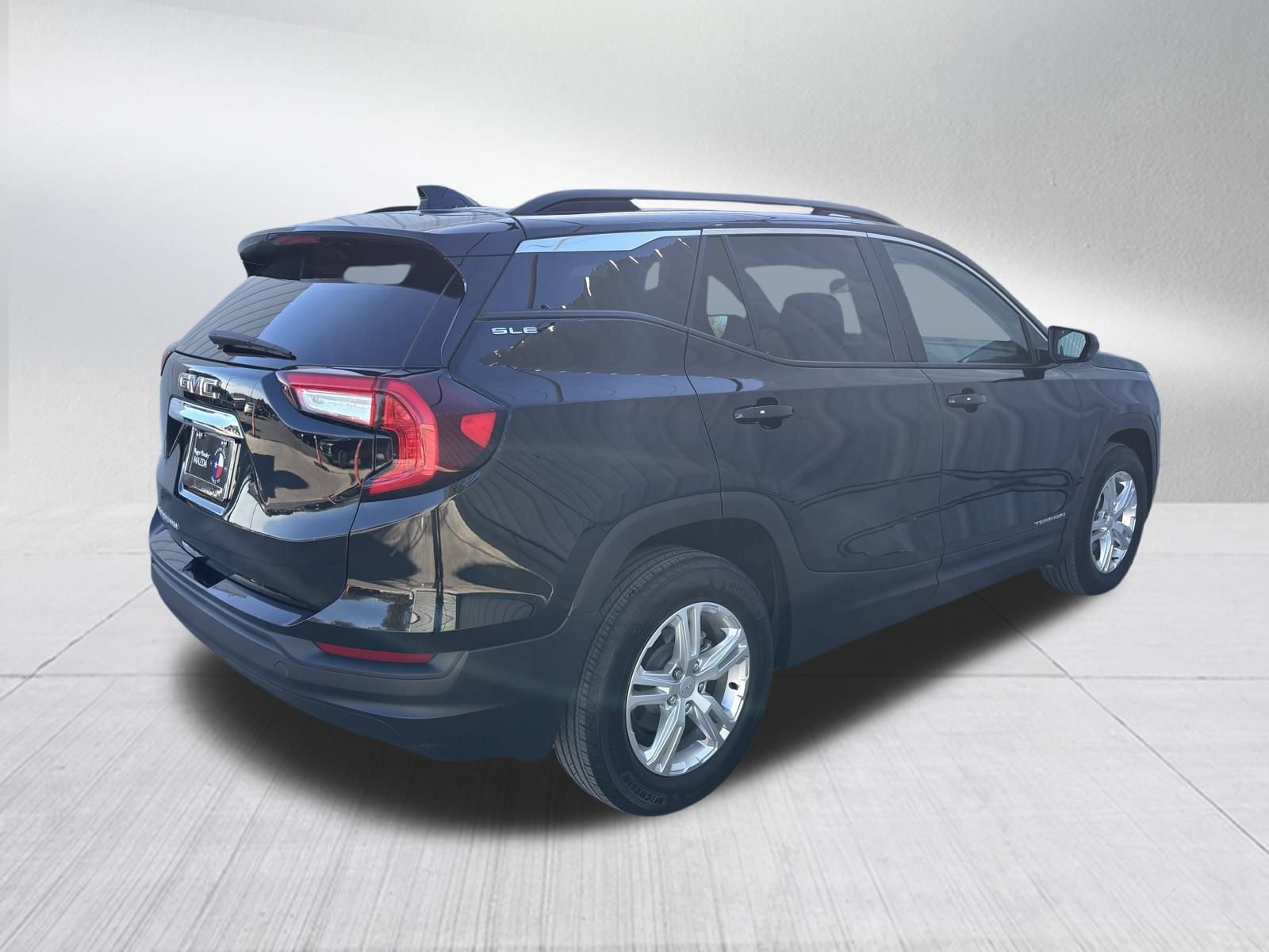 Used 2022 GMC Terrain SLE w/ Driver Convenience Package image 6