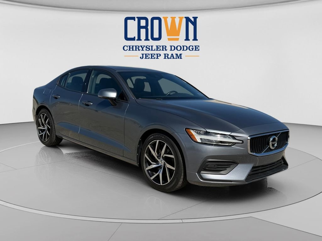 Used 2020 Volvo S60 T5 Momentum FWD image 1