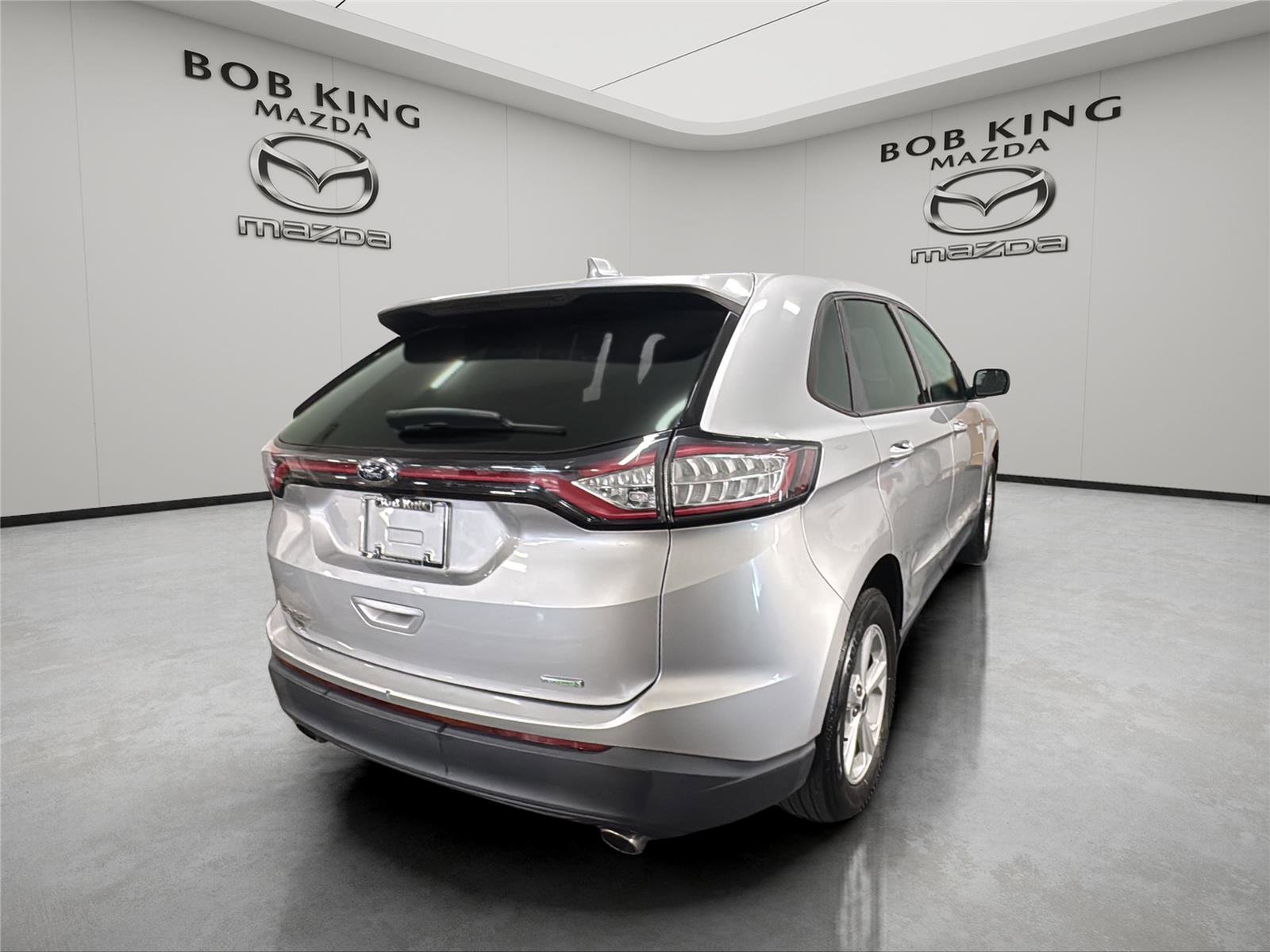 Used 2018 Ford Edge SE image 5