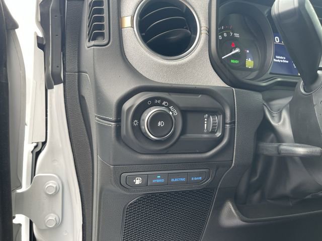 Used 2025 Jeep Wrangler Unlimited Sahara image 18