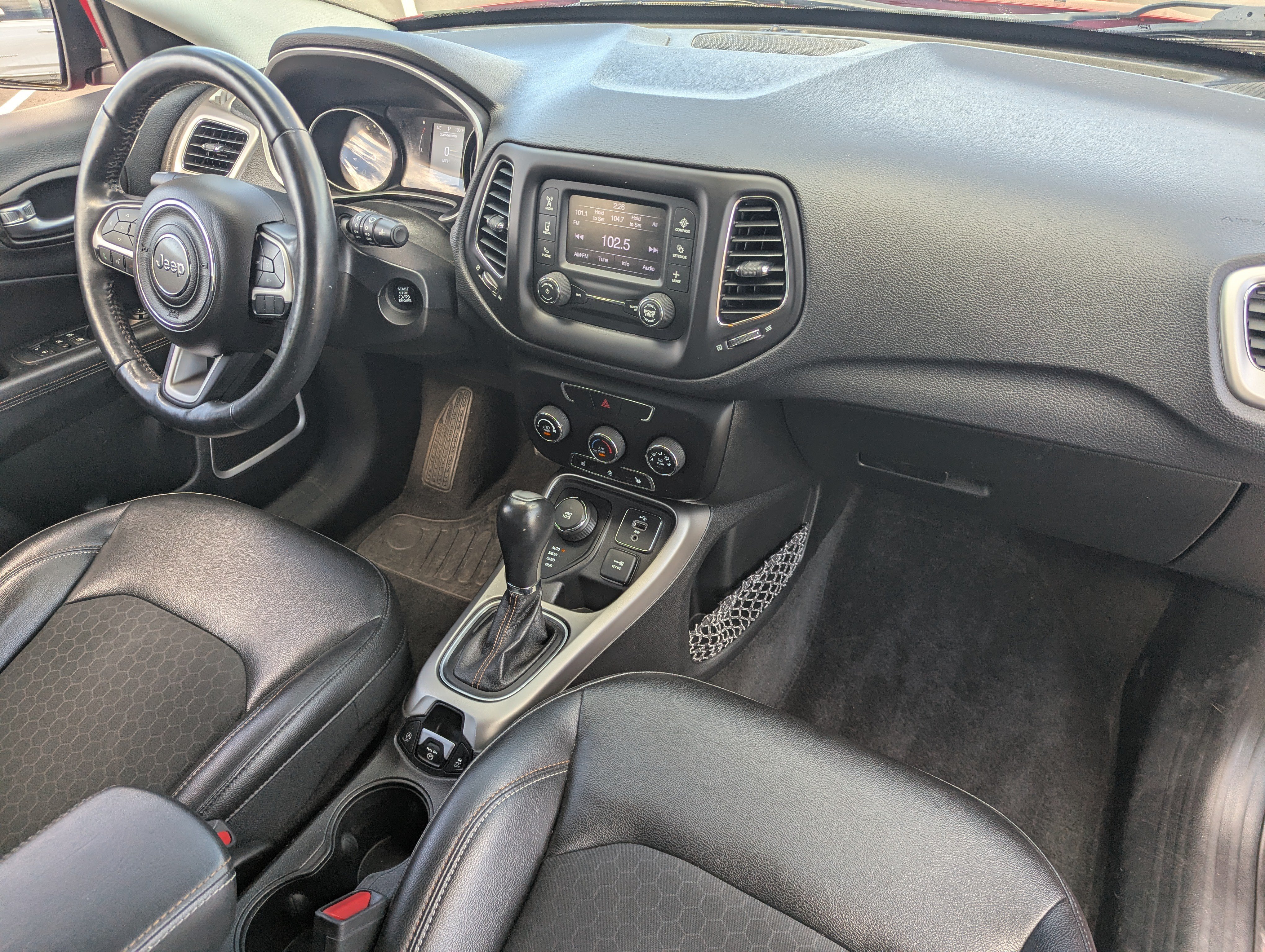 Used 2018 Jeep Compass Latitude w/ Cold Weather Group AWD/4WD image 12