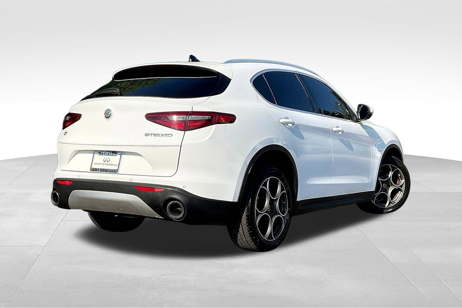 Used 2018 Alfa Romeo Stelvio Ti AWD/4WD image 5