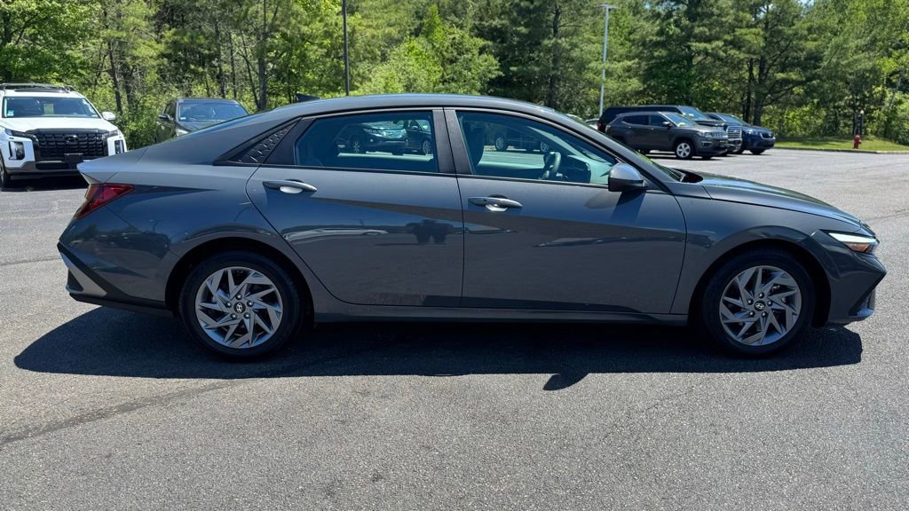 Used 2024 Hyundai Elantra SEL FWD image 5