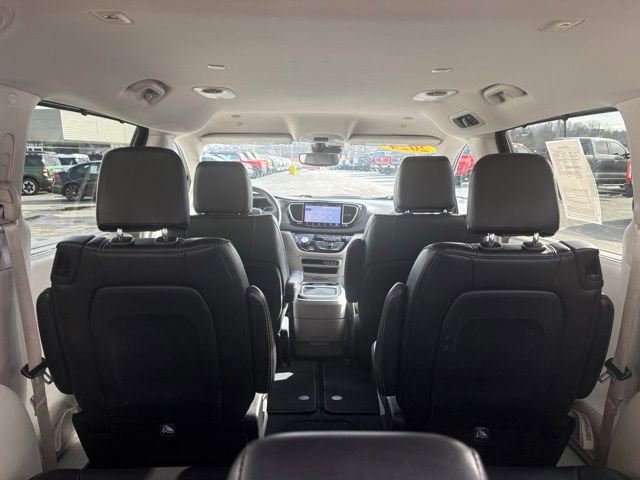 Used 2024 Chrysler Pacifica Touring-L image 32
