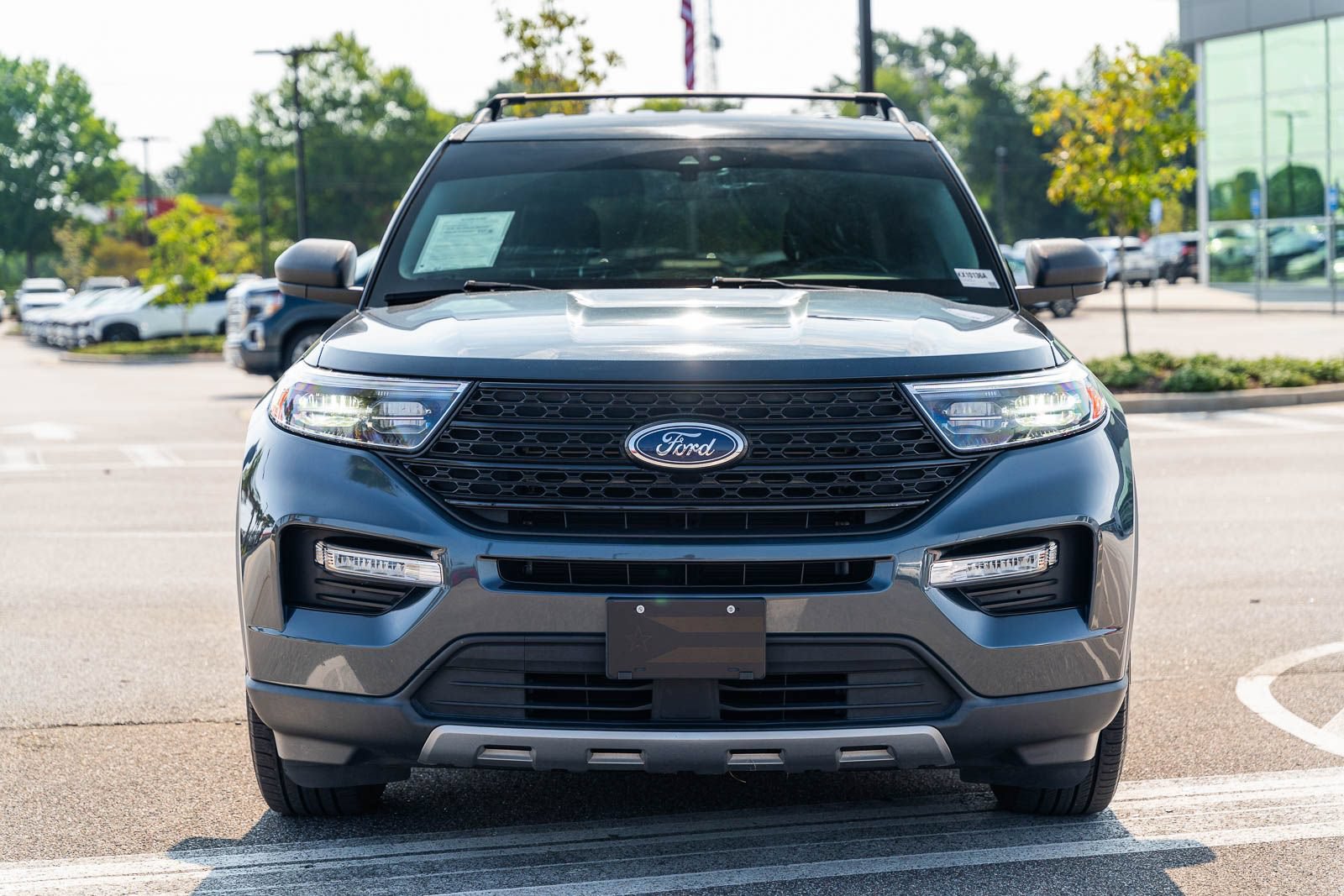 Used 2022 Ford Explorer XLT w/ Equipment Group 202A RWD image 2