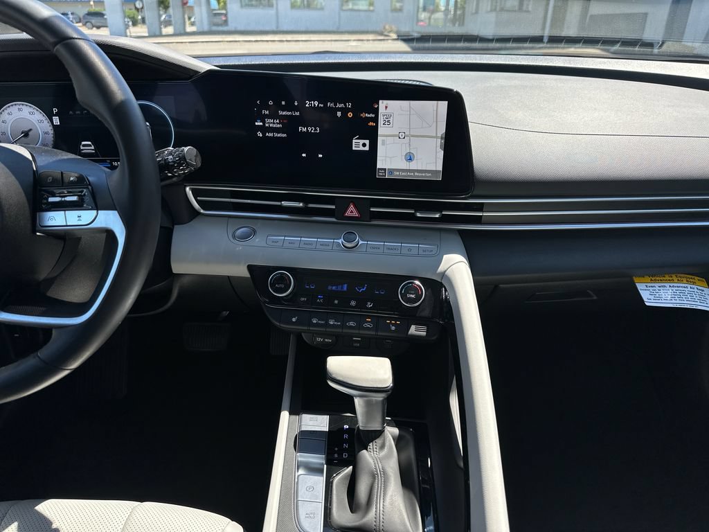 Certified 2025 Hyundai Elantra Limited FWD image 16