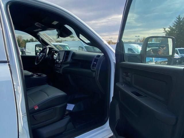 New 2026 RAM 5500 Tradesman w/ Chrome Appearance Group AWD/4WD image 24