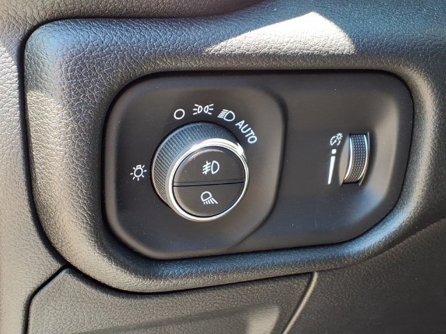New 2026 RAM 1500 Express AWD/4WD image 16
