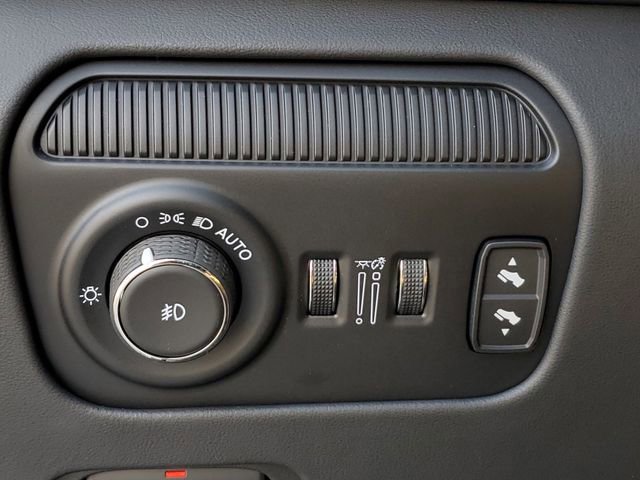 Used 2024 Jeep Grand Wagoneer Series III w/ HD Trailer Tow Package image 35