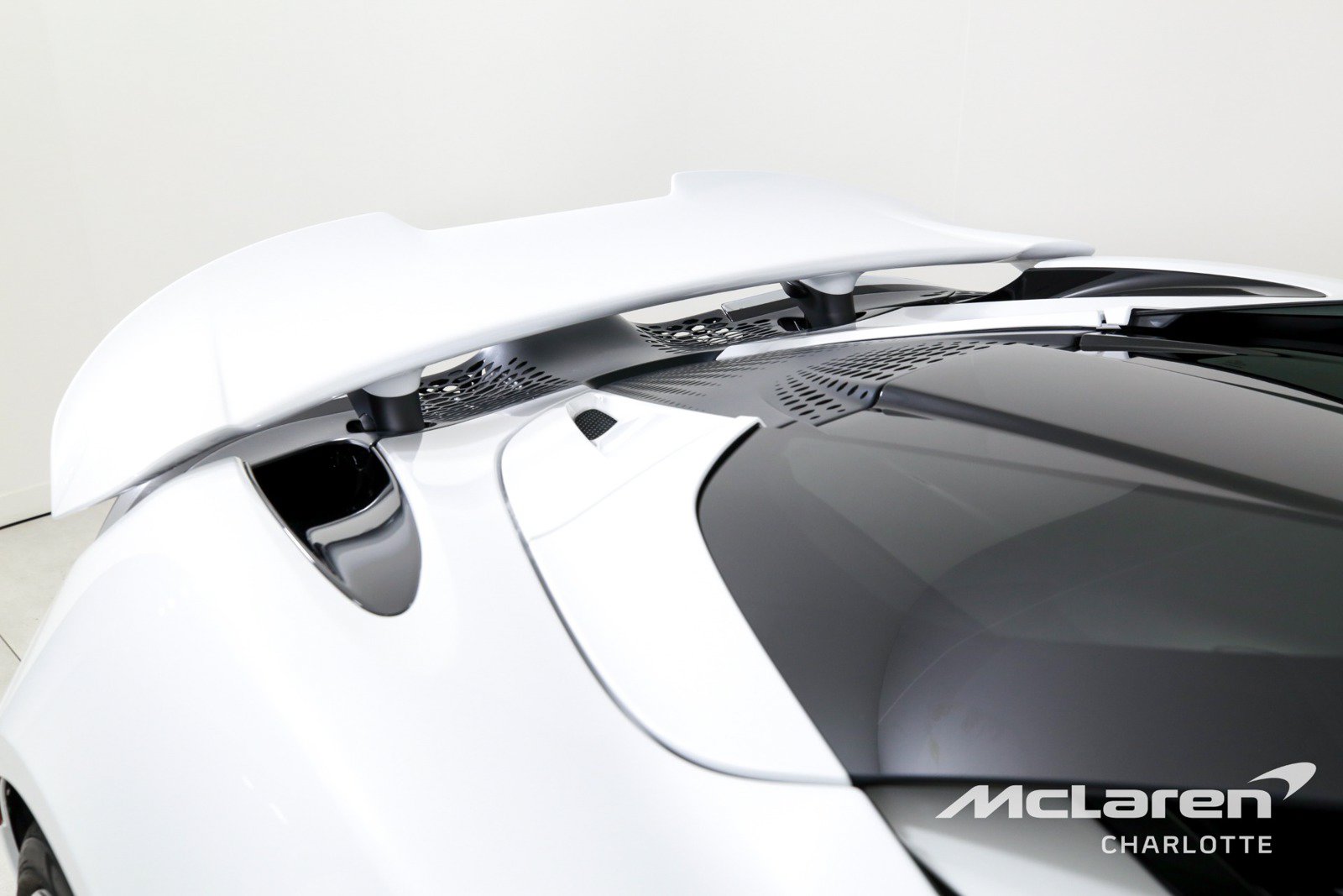 Used 2024 McLaren 750S Spider RWD image 28