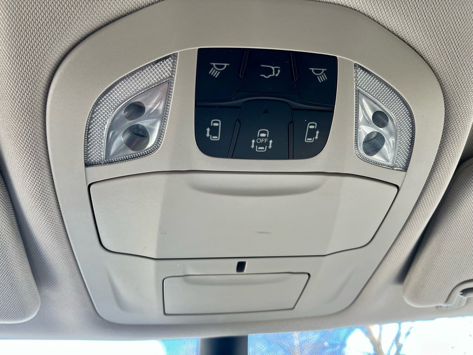 Used 2024 Chrysler Pacifica Touring-L FWD image 27