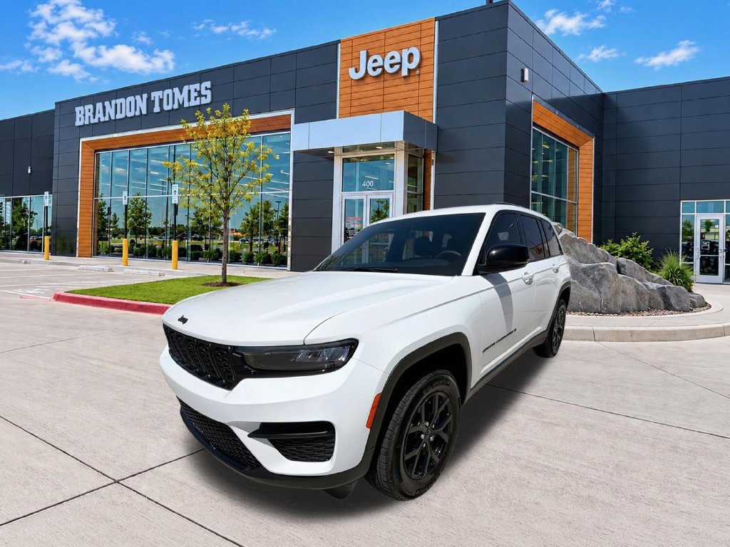 Used 2025 Jeep Grand Cherokee Altitude RWD image 1
