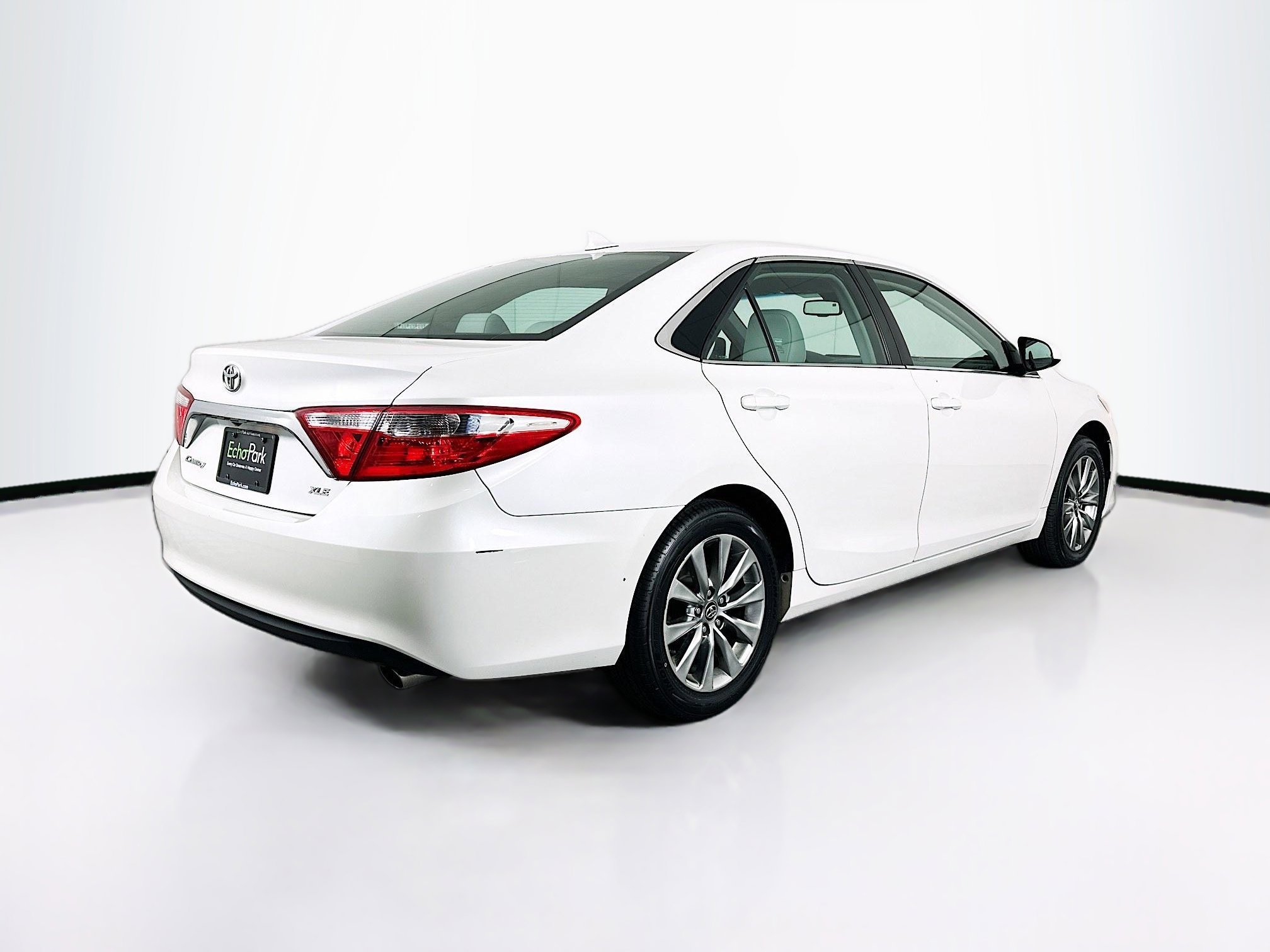 Used 2017 Toyota Camry XLE image 9