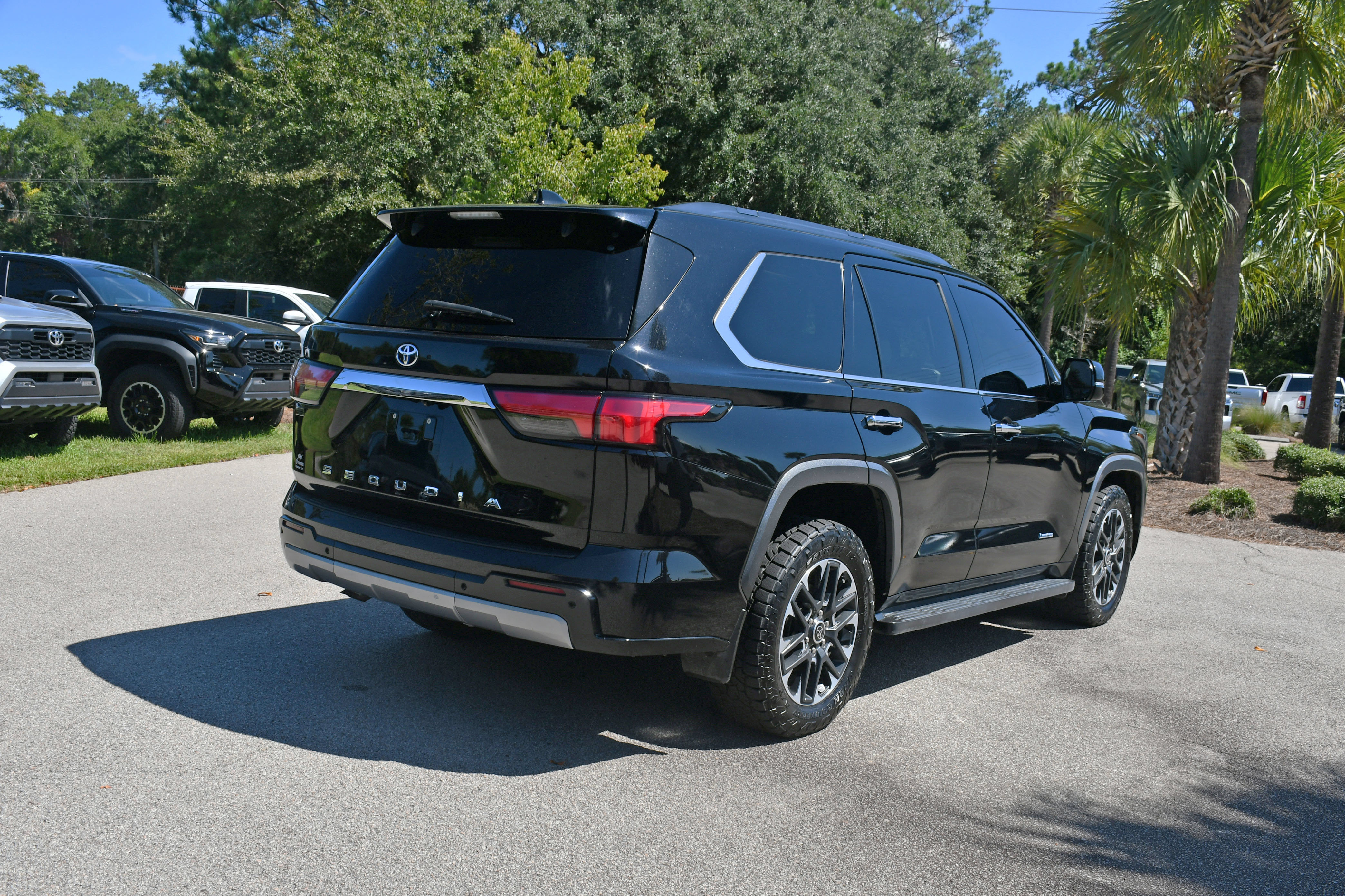 Certified 2023 Toyota Sequoia Limited w/ Tow Technology Package AWD/4WD image 3