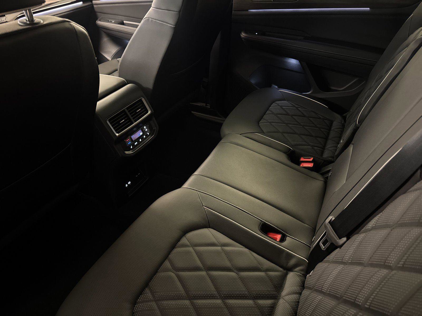 New 2026 Volkswagen Atlas SEL Premium R-Line image 11