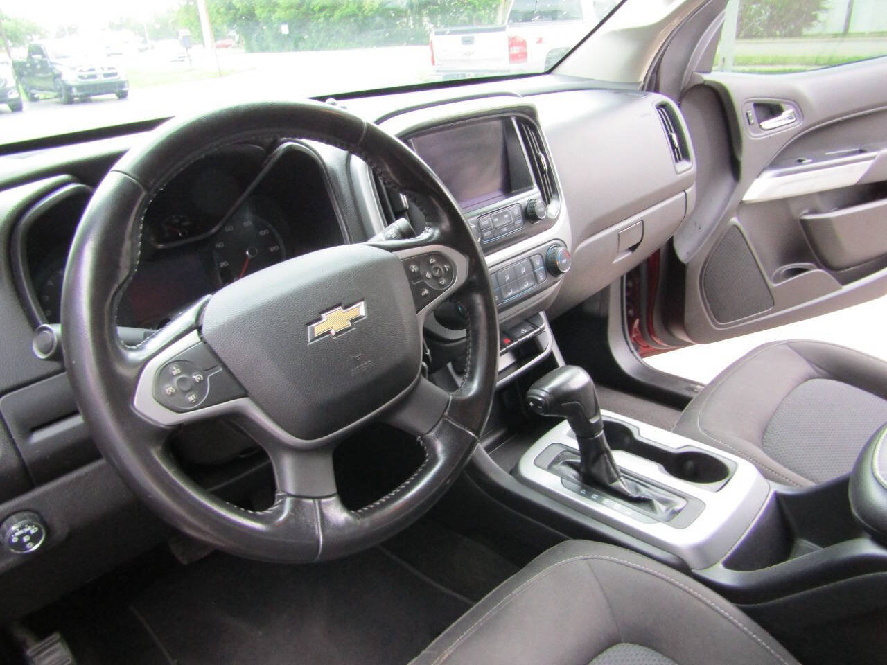Used 2017 Chevrolet Colorado LT w/ LT Convenience Package RWD image 6