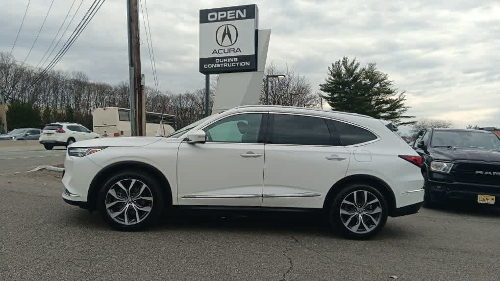 Used 2023 Acura MDX SH-AWD w/ Technology Package image 2