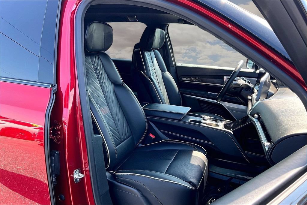 Certified 2026 Cadillac Vistiq Sport w/ LPO, Floor Liner Package AWD/4WD image 30