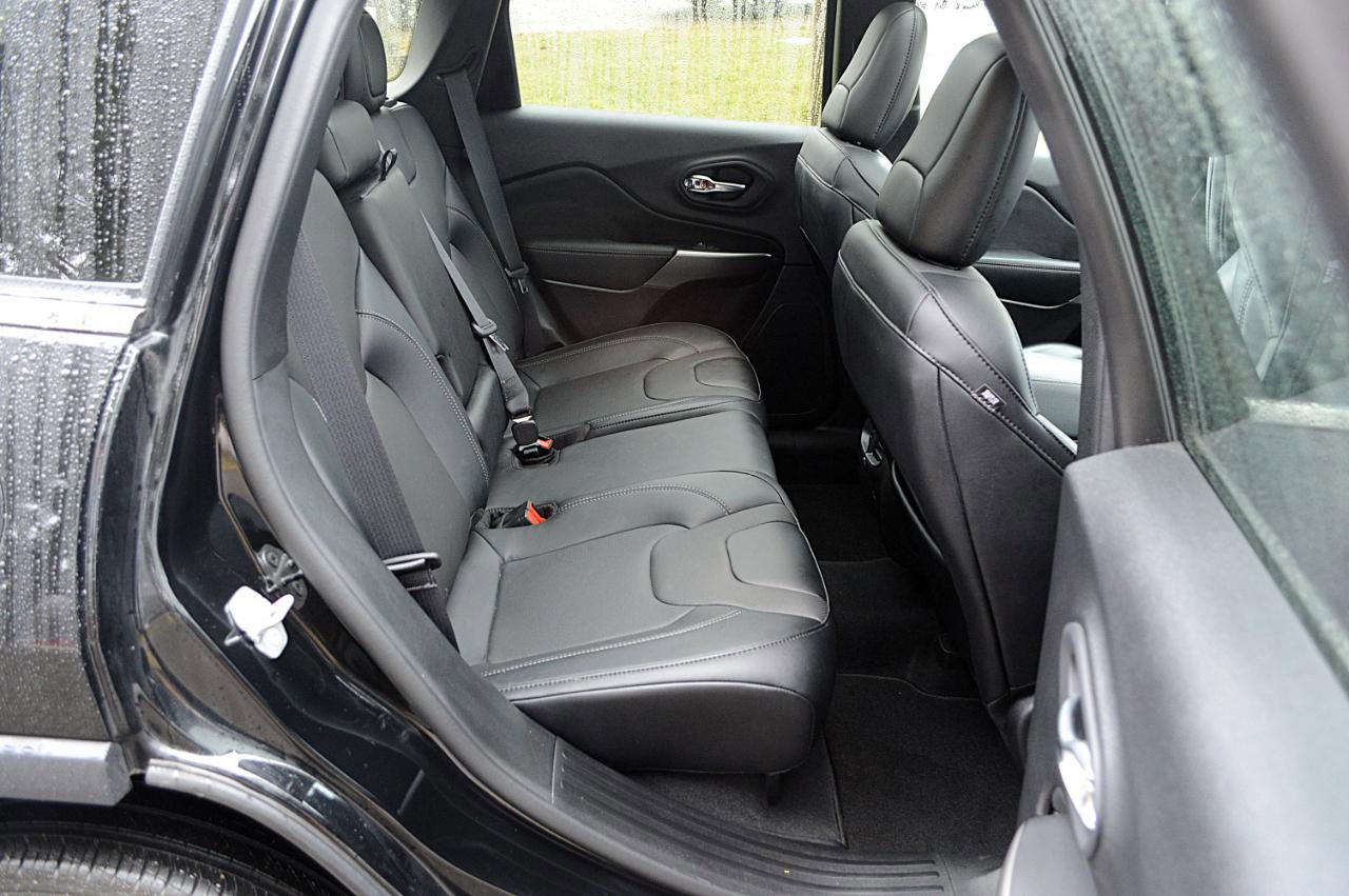 Used 2022 Jeep Cherokee Limited image 16