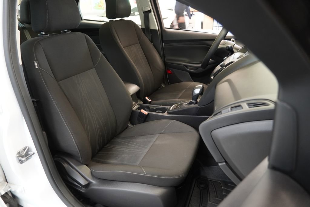 Used 2015 Ford Focus SE FWD image 31