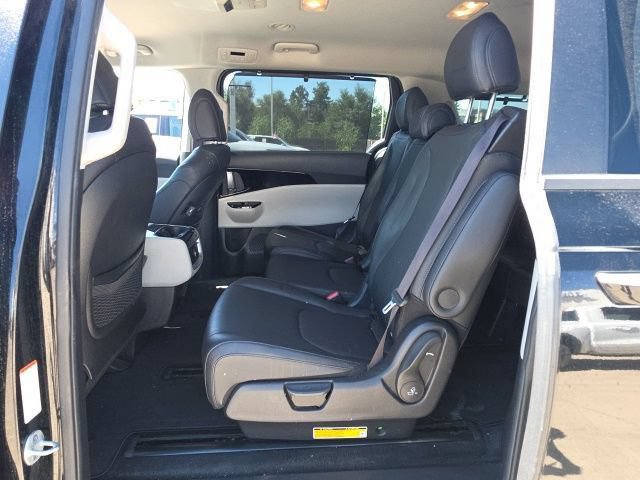 Used 2022 Kia Carnival EX FWD image 9