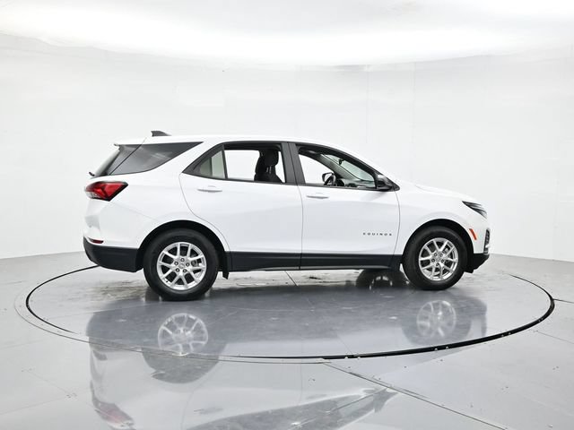 Used 2024 Chevrolet Equinox LS w/ LS Convenience Package FWD image 2