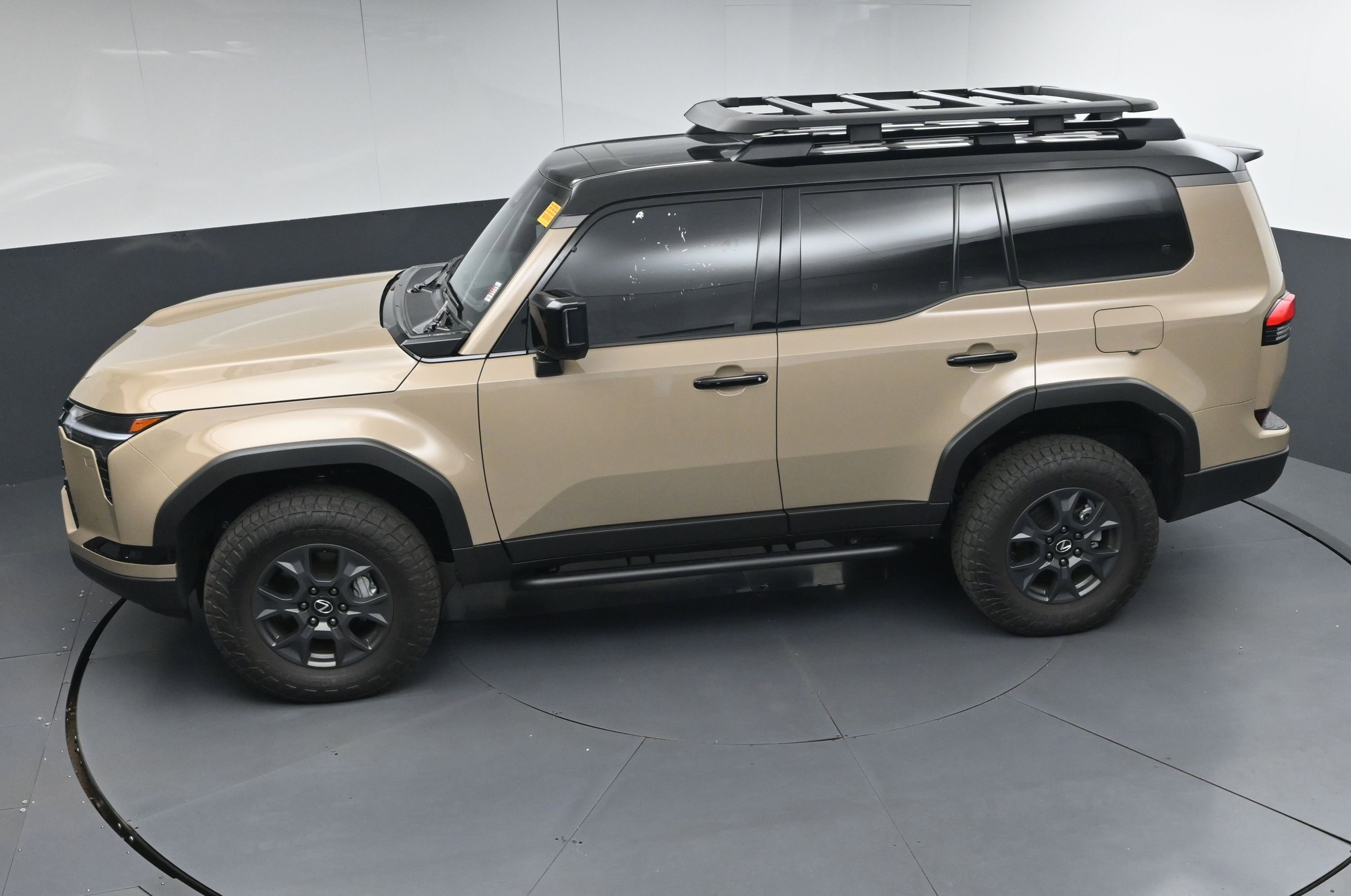 Used 2025 Lexus GX 550 w/ Accessory Package (32) AWD/4WD image 36
