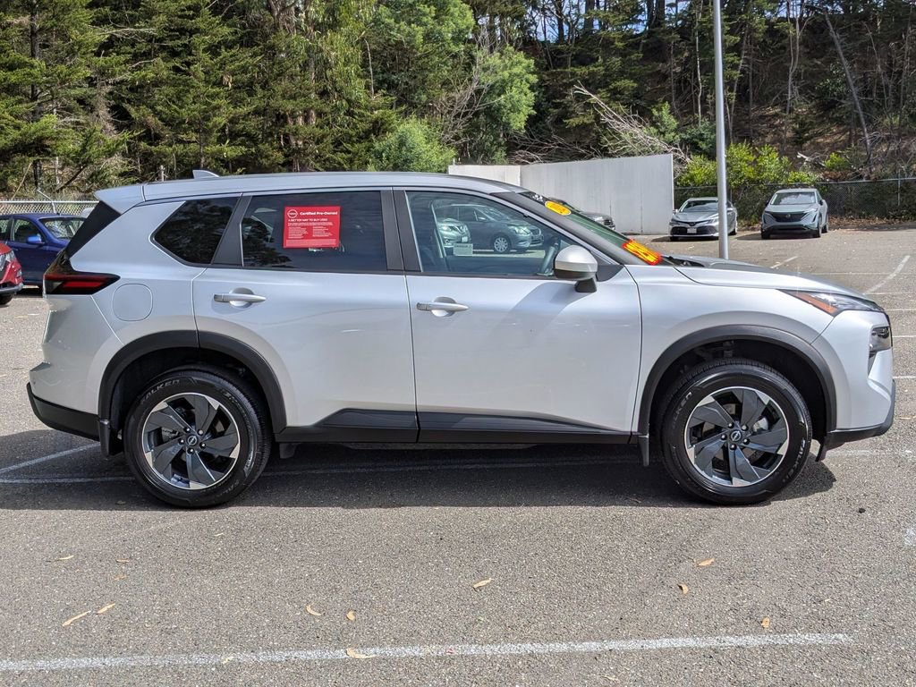 Used 2025 Nissan Rogue SV image 4