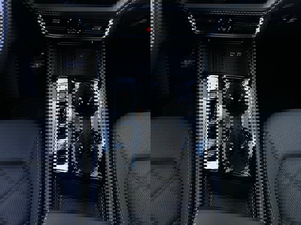 Used 2025 Volkswagen Atlas Cross Sport SE image 15