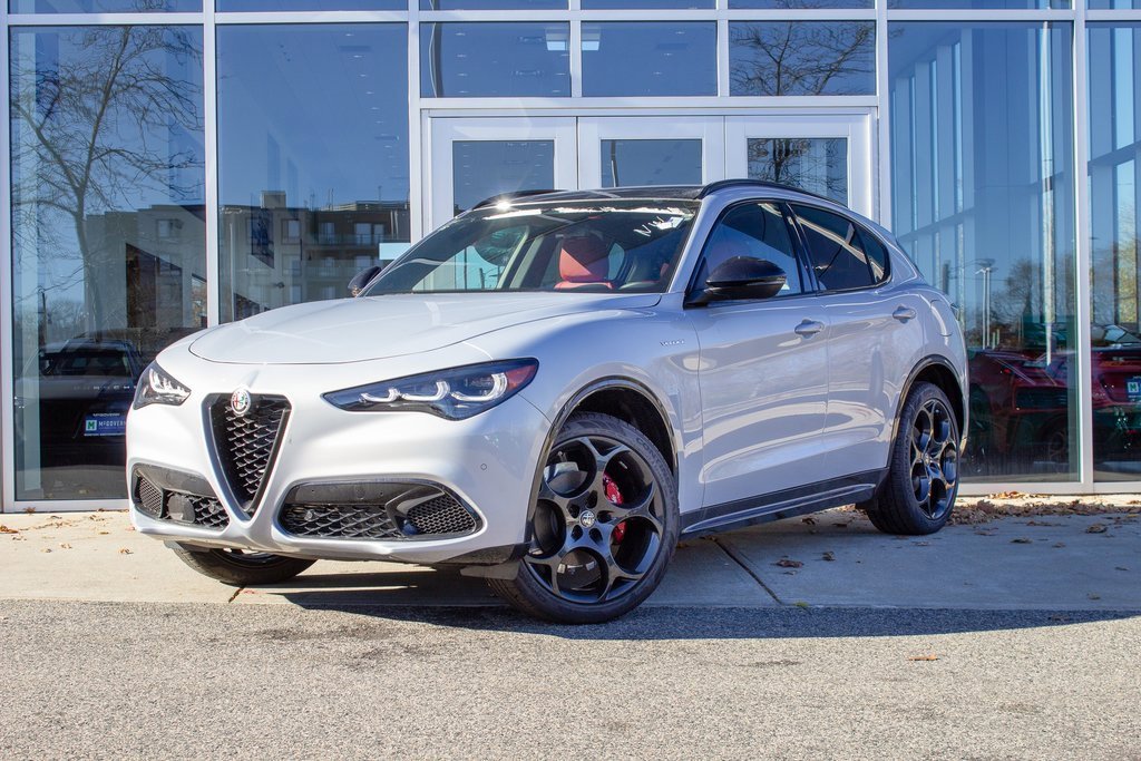 New 2025 Alfa Romeo Stelvio Sprint image 1