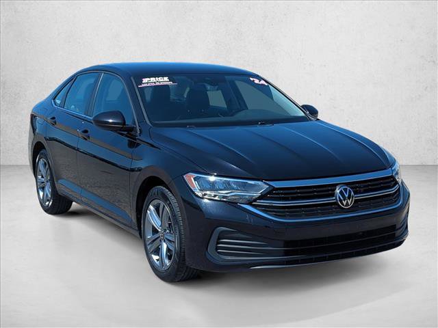Used 2024 Volkswagen Jetta SE image 3