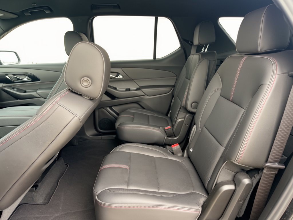 Used 2023 Chevrolet Traverse RS FWD image 25