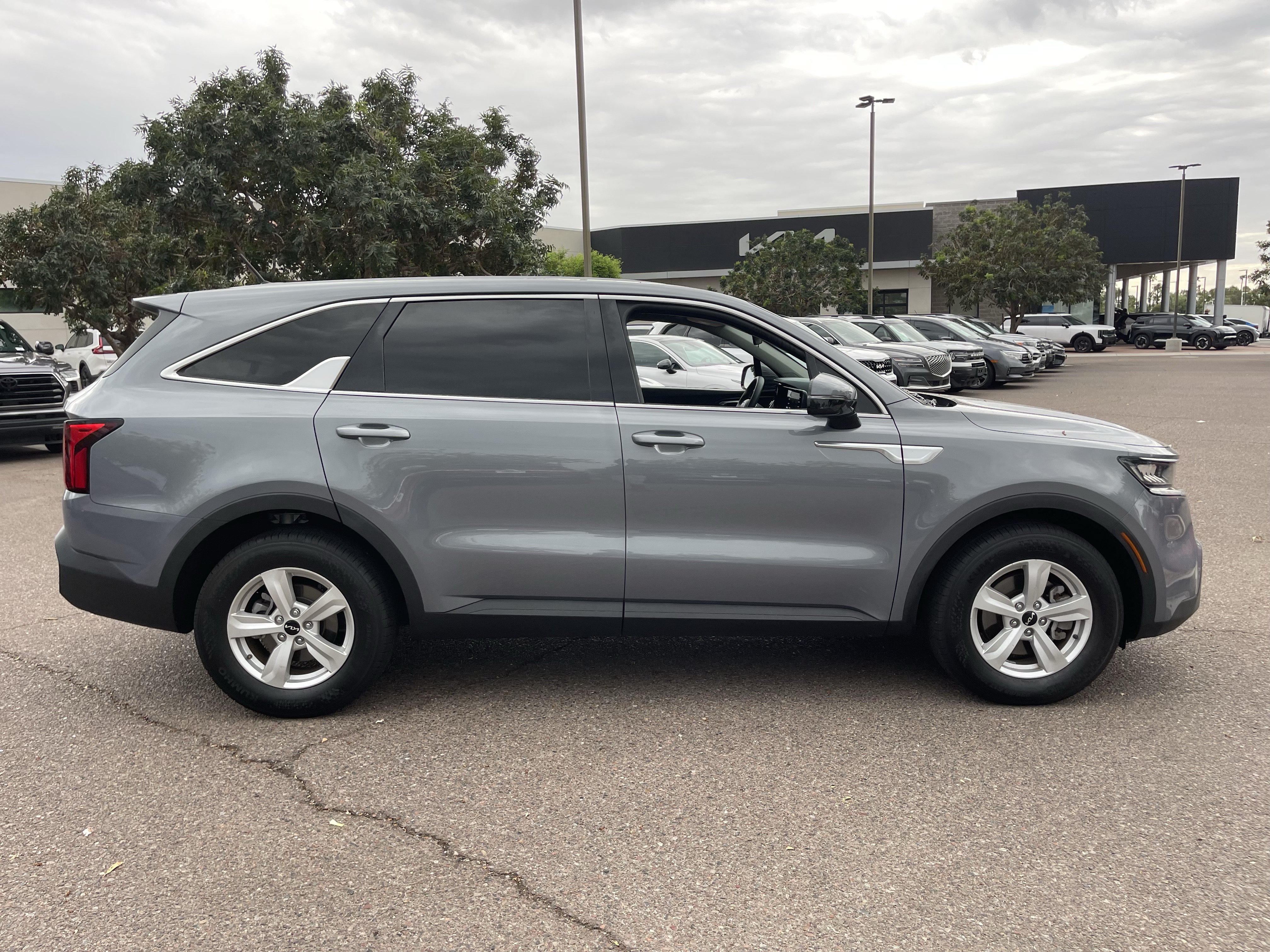 Certified 2022 Kia Sorento LX FWD image 6