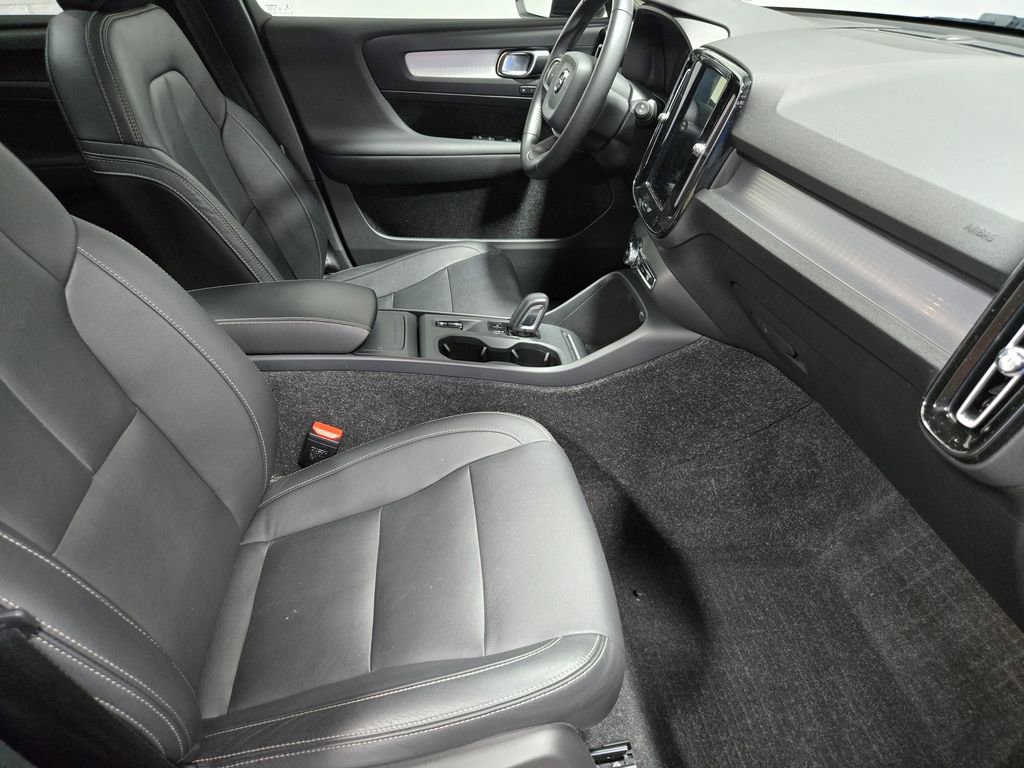 Used 2019 Volvo XC40 T5 Momentum image 52