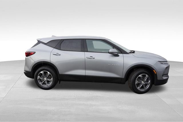 Used 2025 Chevrolet Blazer LT image 3