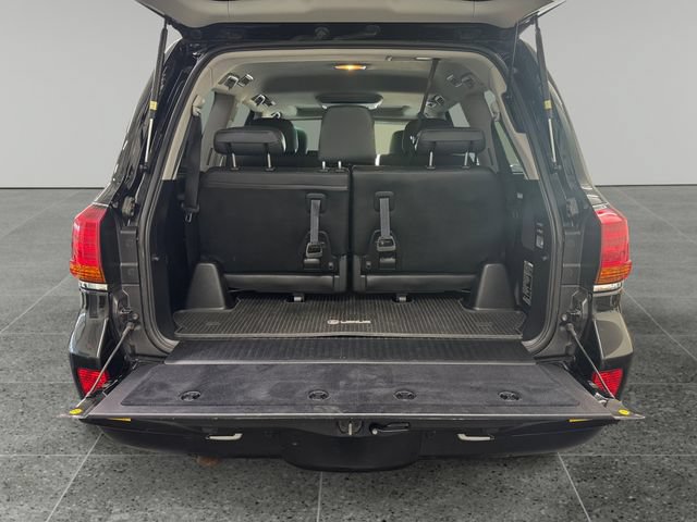 Used 2011 Lexus LX 570 4WD w/ Luxury Pkg image 13