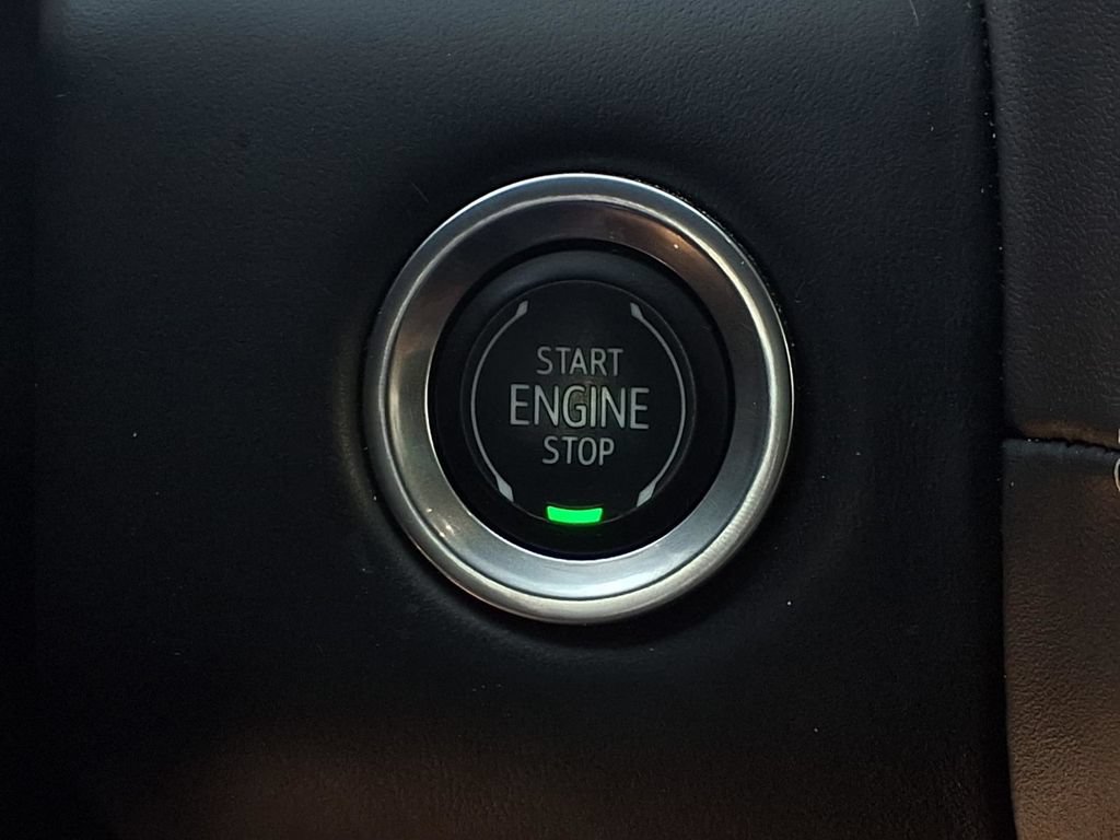 Used 2023 GMC Yukon XL Denali Ultimate AWD/4WD image 9