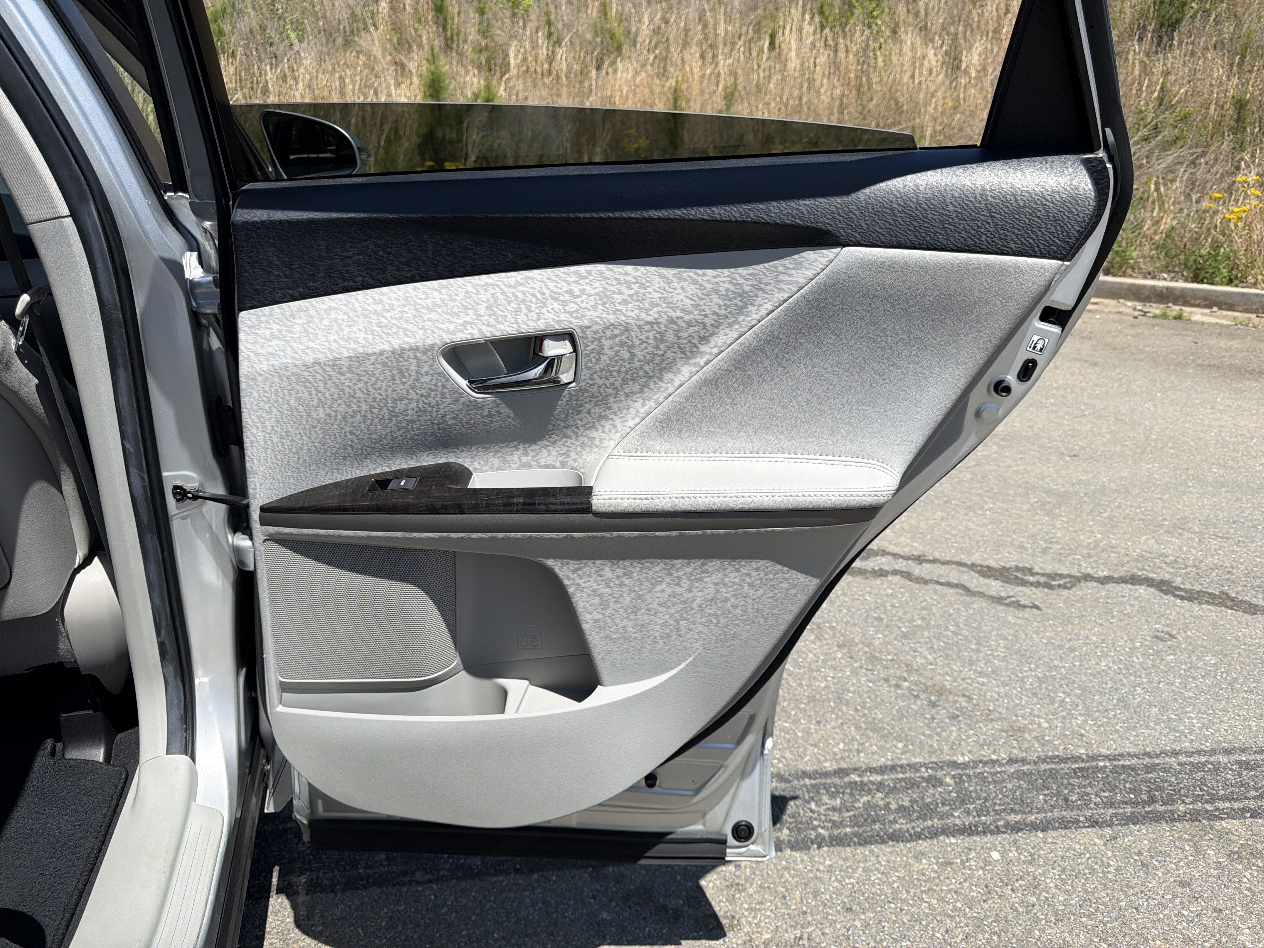 Used 2013 Toyota Venza XLE image 16