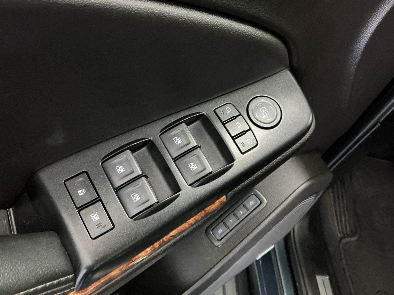 Used 2019 Chevrolet Tahoe Premier AWD/4WD image 22