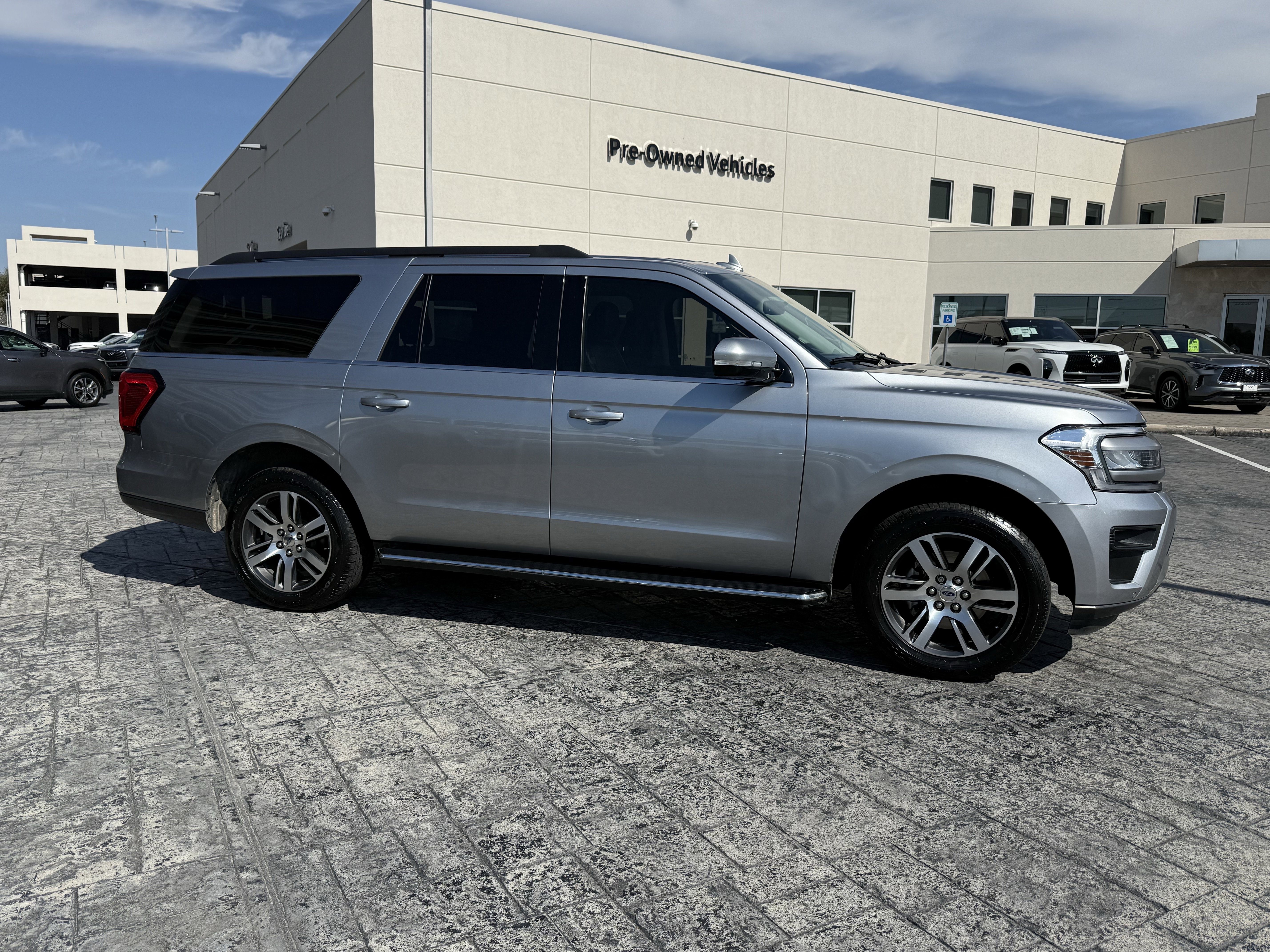 Used 2022 Ford Expedition Max XLT image 8