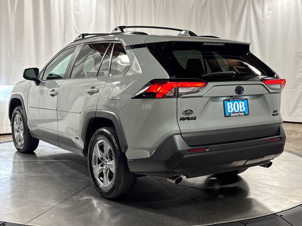 Used 2022 Toyota RAV4 XLE AWD/4WD image 9