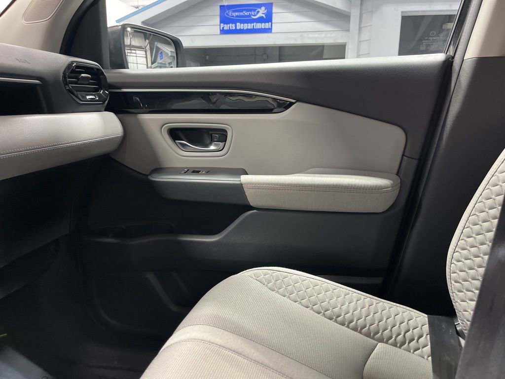 Used 2023 Honda Pilot LX image 18