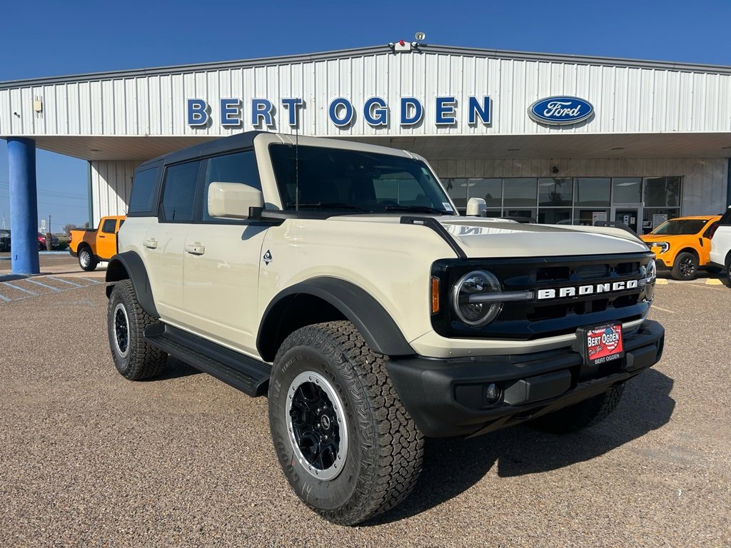 New 2025 Ford Bronco Outer Banks w/ Sasquatch Package image 1