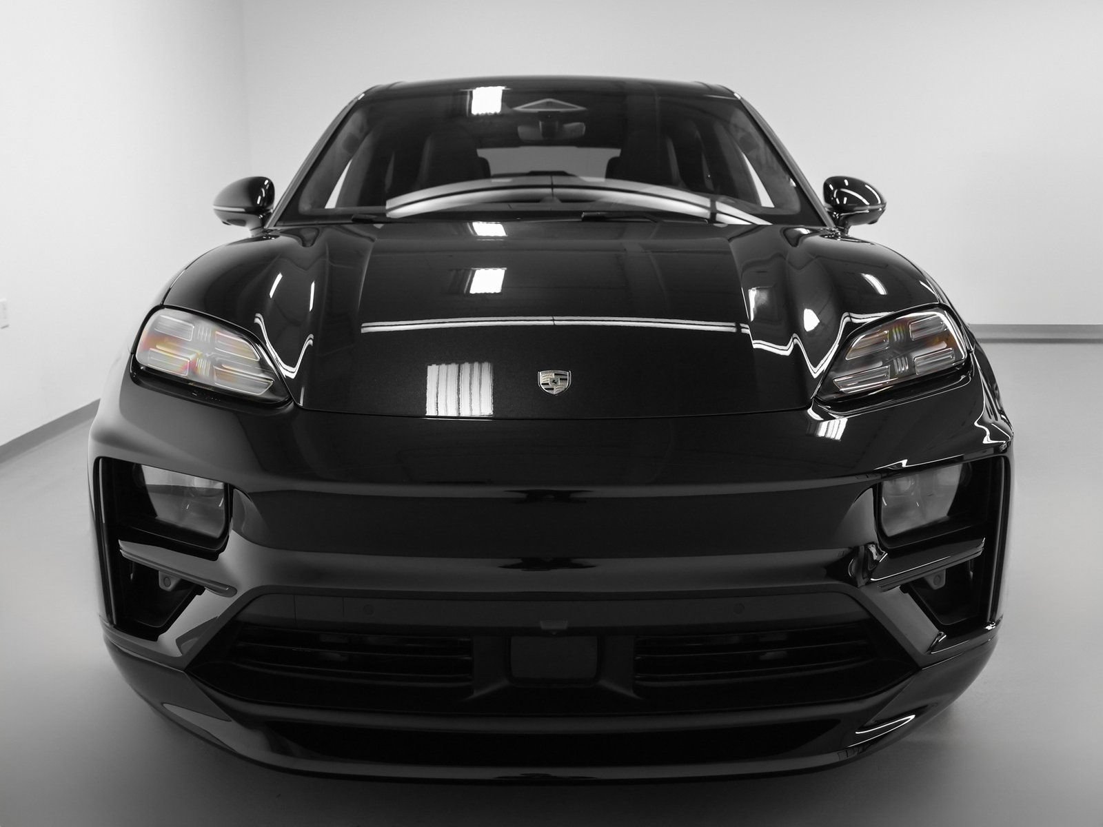New 2025 Porsche Macan Turbo Electric AWD/4WD image 8