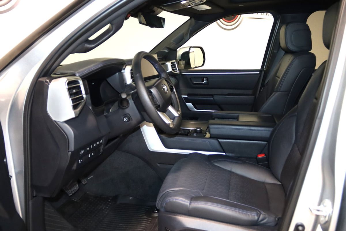 Used 2024 Toyota Tundra Platinum AWD/4WD image 34