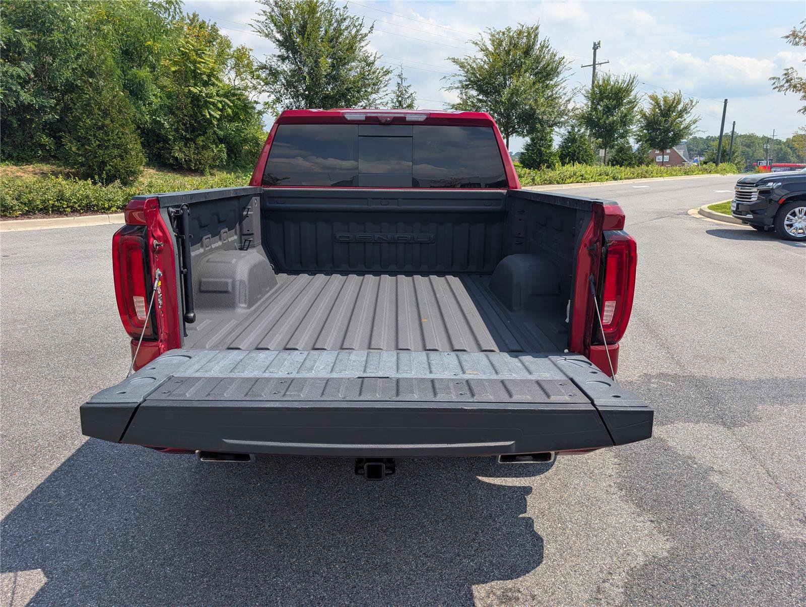 Used 2024 GMC Sierra 1500 Denali w/ Technology Package AWD/4WD image 14